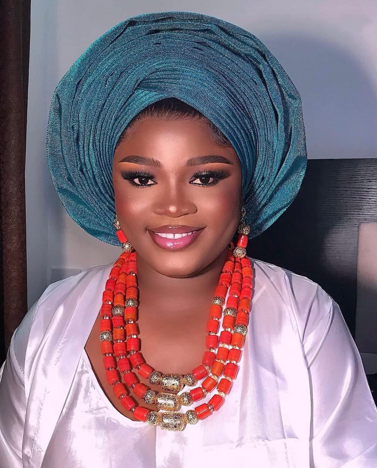 Bridal glam look 12